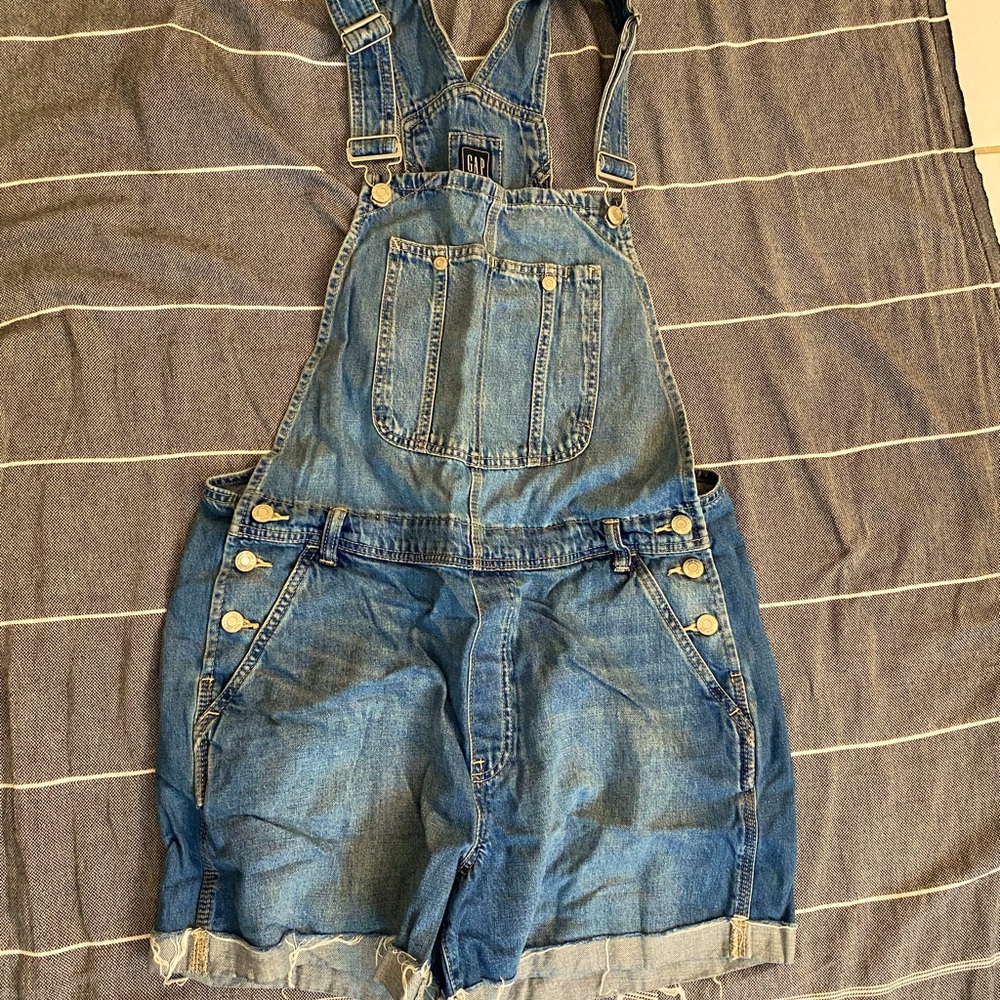 Gap Jean short overalls- size Large. Worn one time